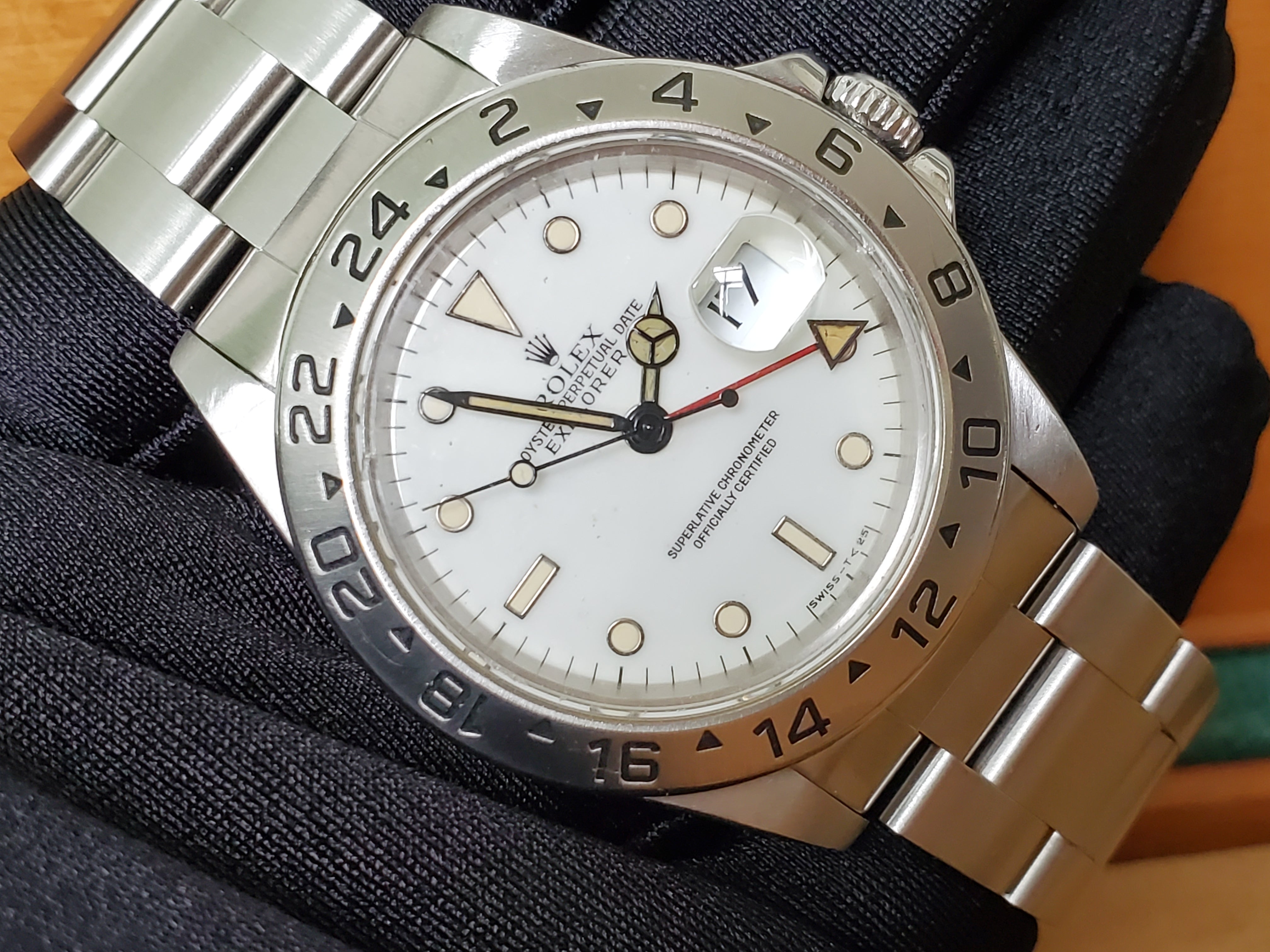 Rolex Explorer II 16570 from 1996 T597XXX T10 Clasp Chicchi di Mais Co