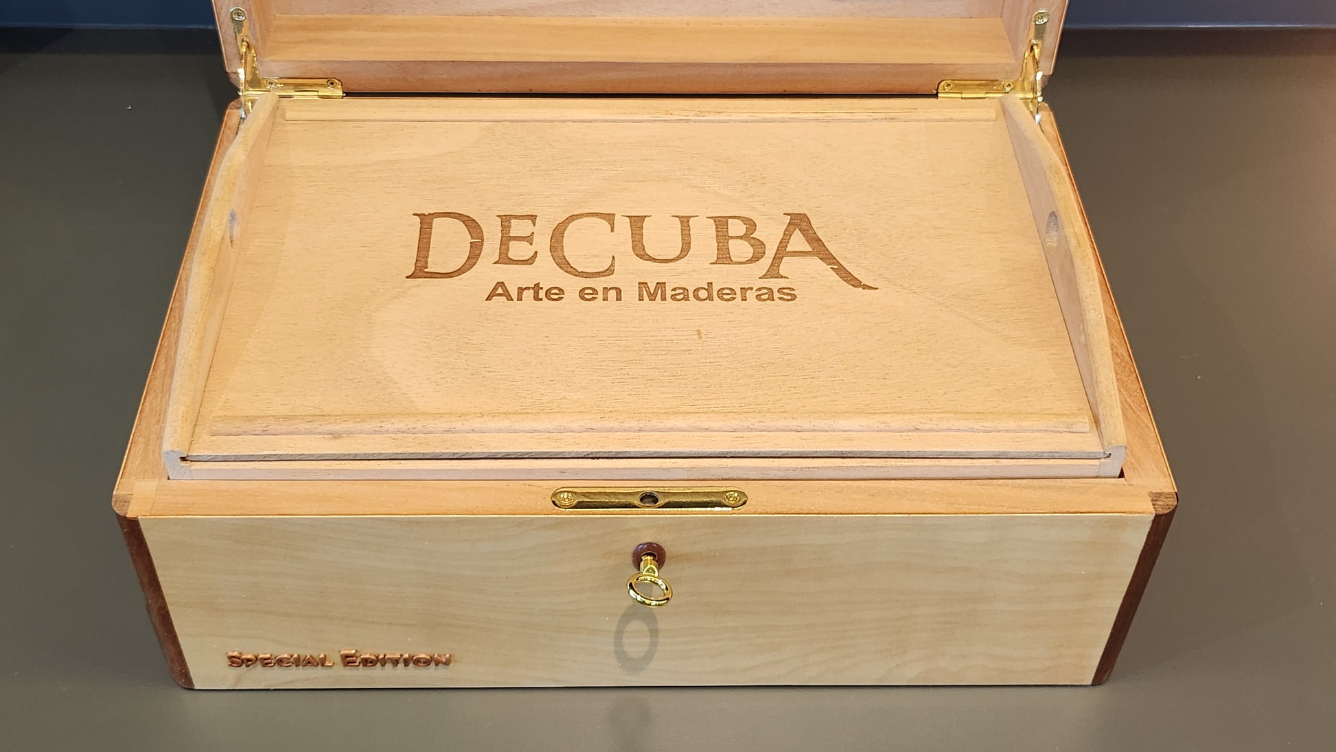 Humidor de escritorio Prestige Caesar de 50 puros.